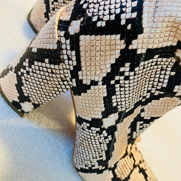 Almost Brand New Boots By PRETTY LITTLE THING - box 23 - Picture 6 of 8